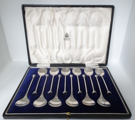 A Magnificent Set of 12 Seal Top Spoons. By Elkington
